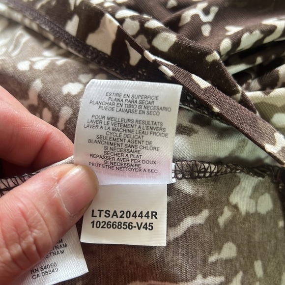 Jones&Co. Cowl Neck Sleeveless Snakeskin Blouse Size M - Picture 9 of 11